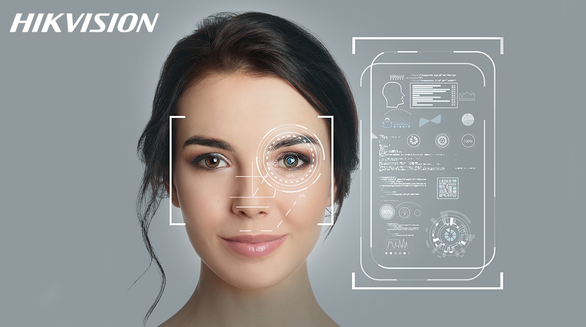 Reconhecimento facial Hikvision a identificar o rosto de uma mulher